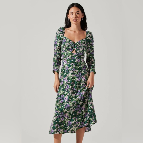 Astr Dresses & Skirts - NWT ASTR  Floral Keyhole Dress- M